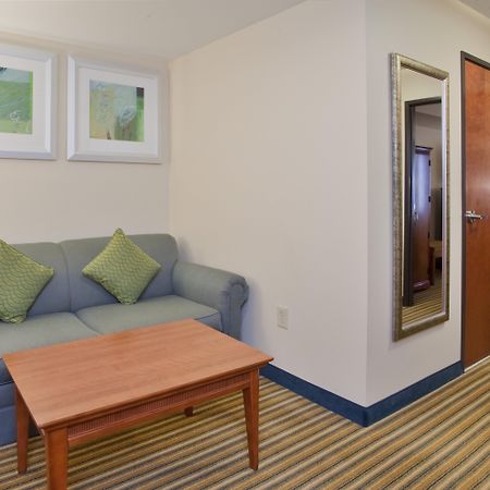 Holiday Inn Express Hotel & Suites Fredericksburg By Ihg Екстер'єр фото