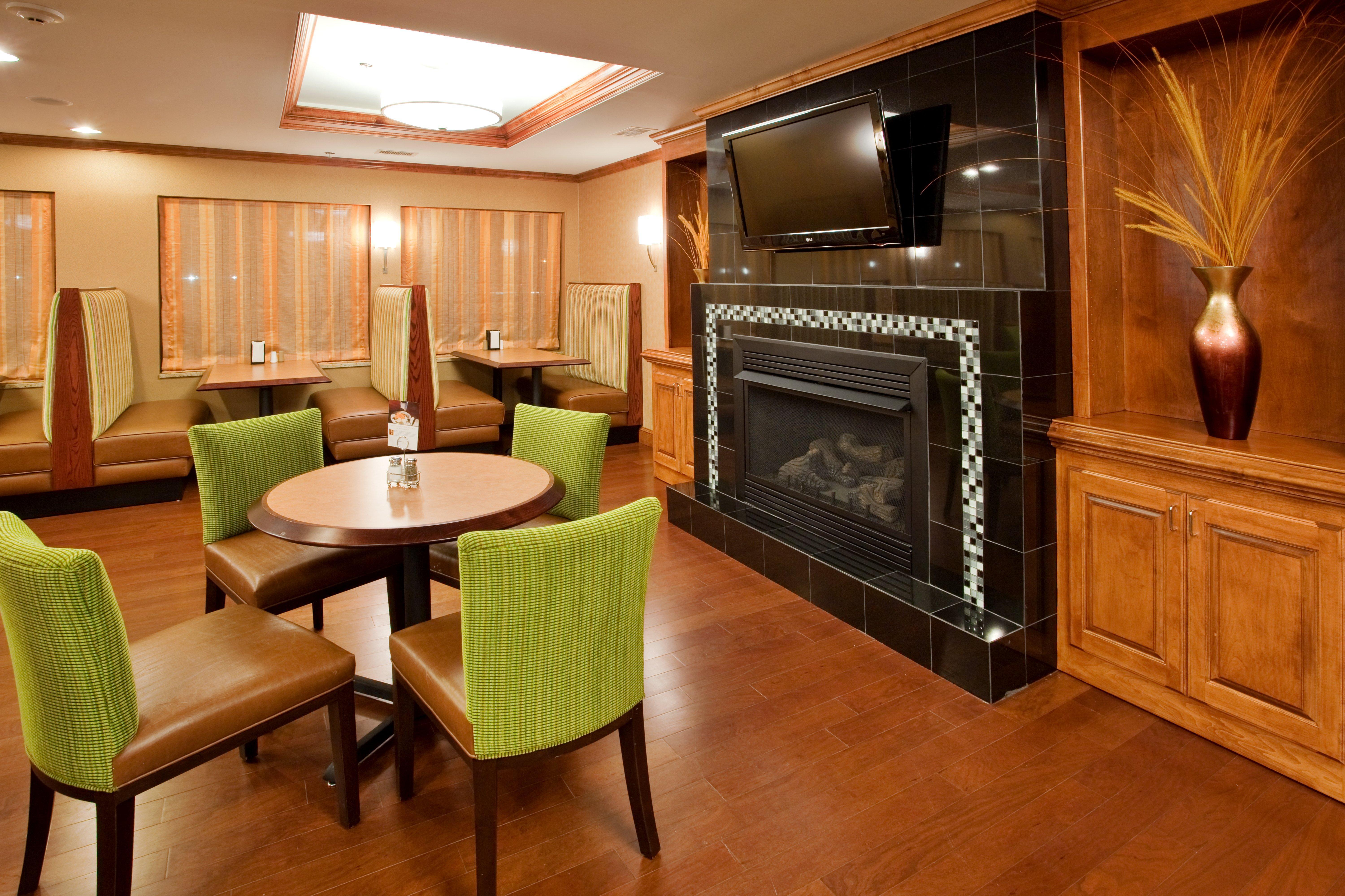 Holiday Inn Express Hotel & Suites Fredericksburg By Ihg Екстер'єр фото