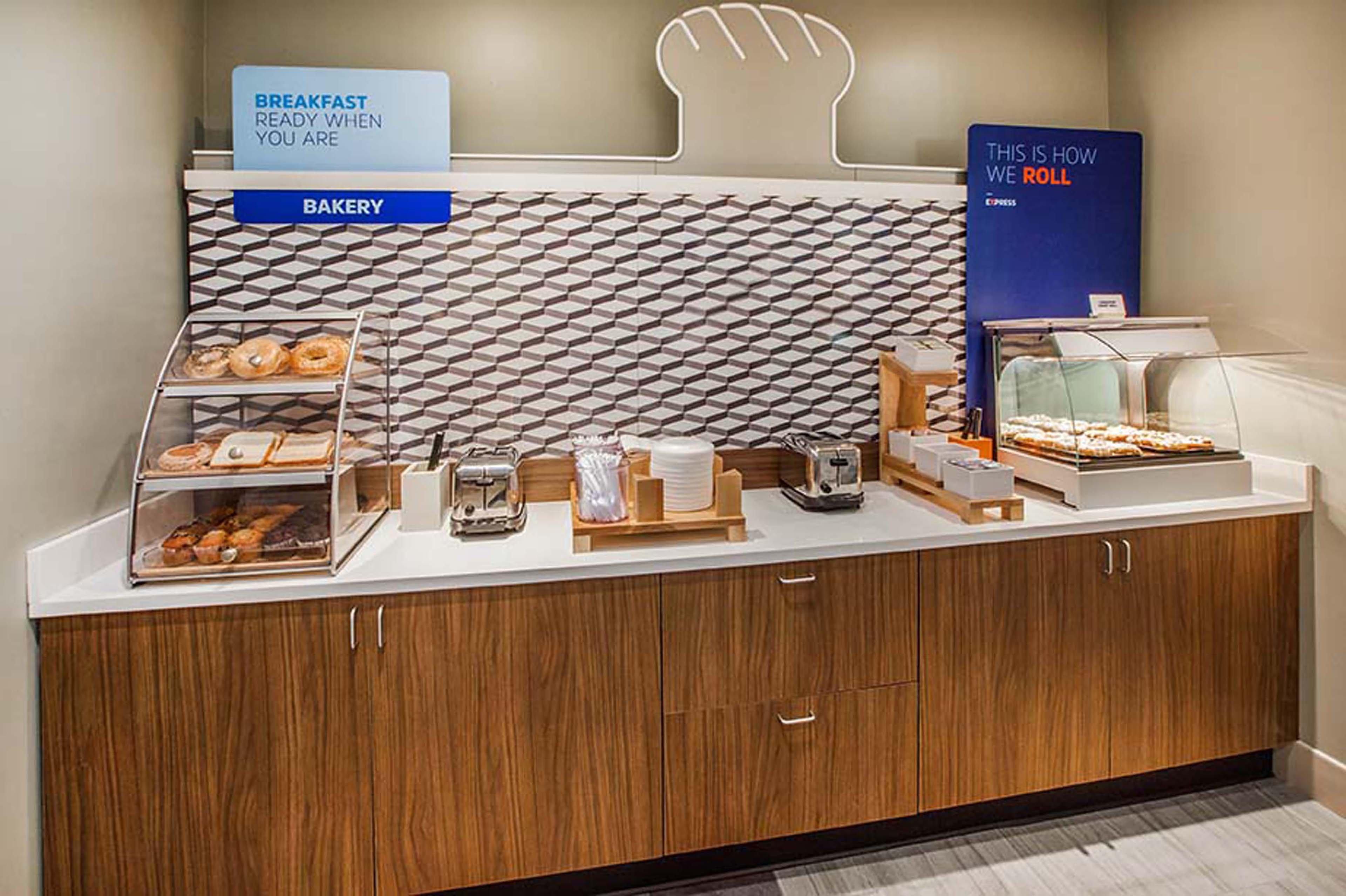 Holiday Inn Express Hotel & Suites Fredericksburg By Ihg Екстер'єр фото