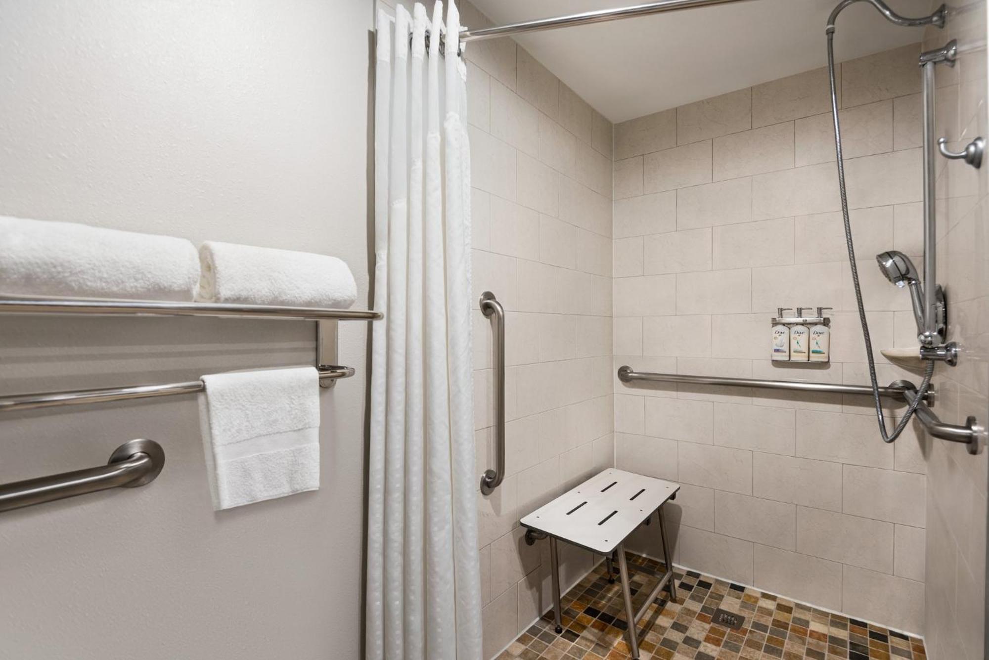 Holiday Inn Express Hotel & Suites Fredericksburg By Ihg Екстер'єр фото
