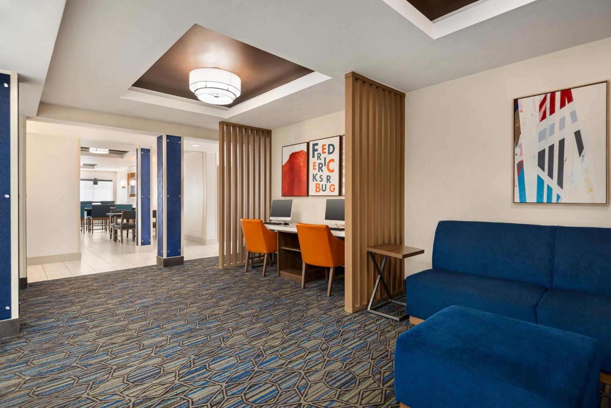 Holiday Inn Express Hotel & Suites Fredericksburg By Ihg Екстер'єр фото
