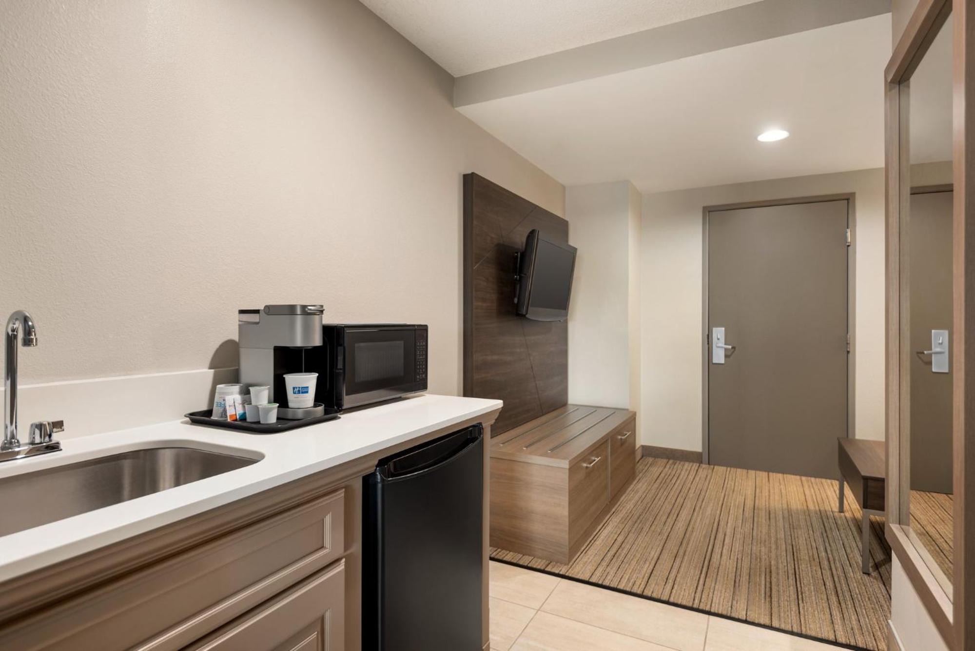 Holiday Inn Express Hotel & Suites Fredericksburg By Ihg Екстер'єр фото