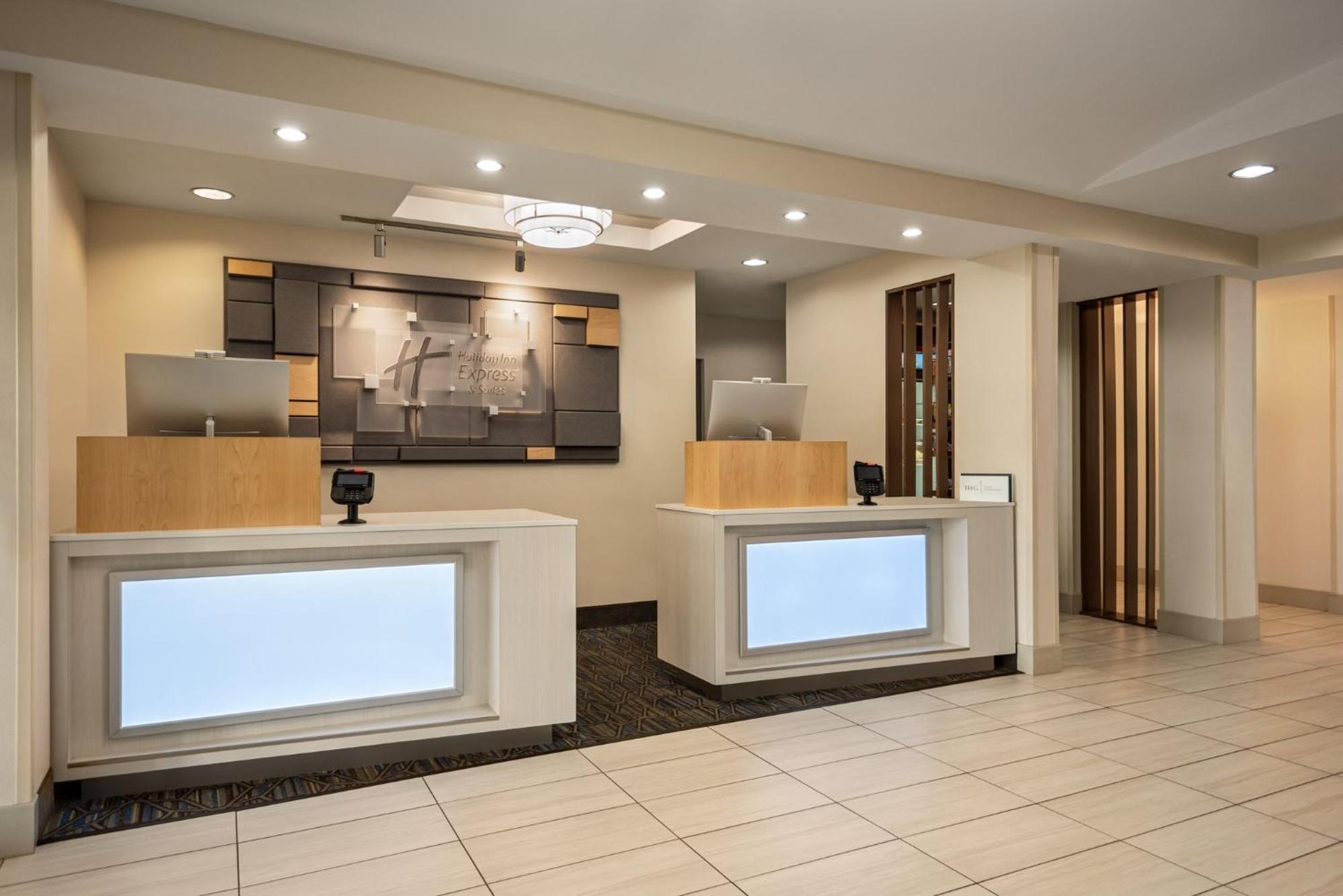 Holiday Inn Express Hotel & Suites Fredericksburg By Ihg Екстер'єр фото