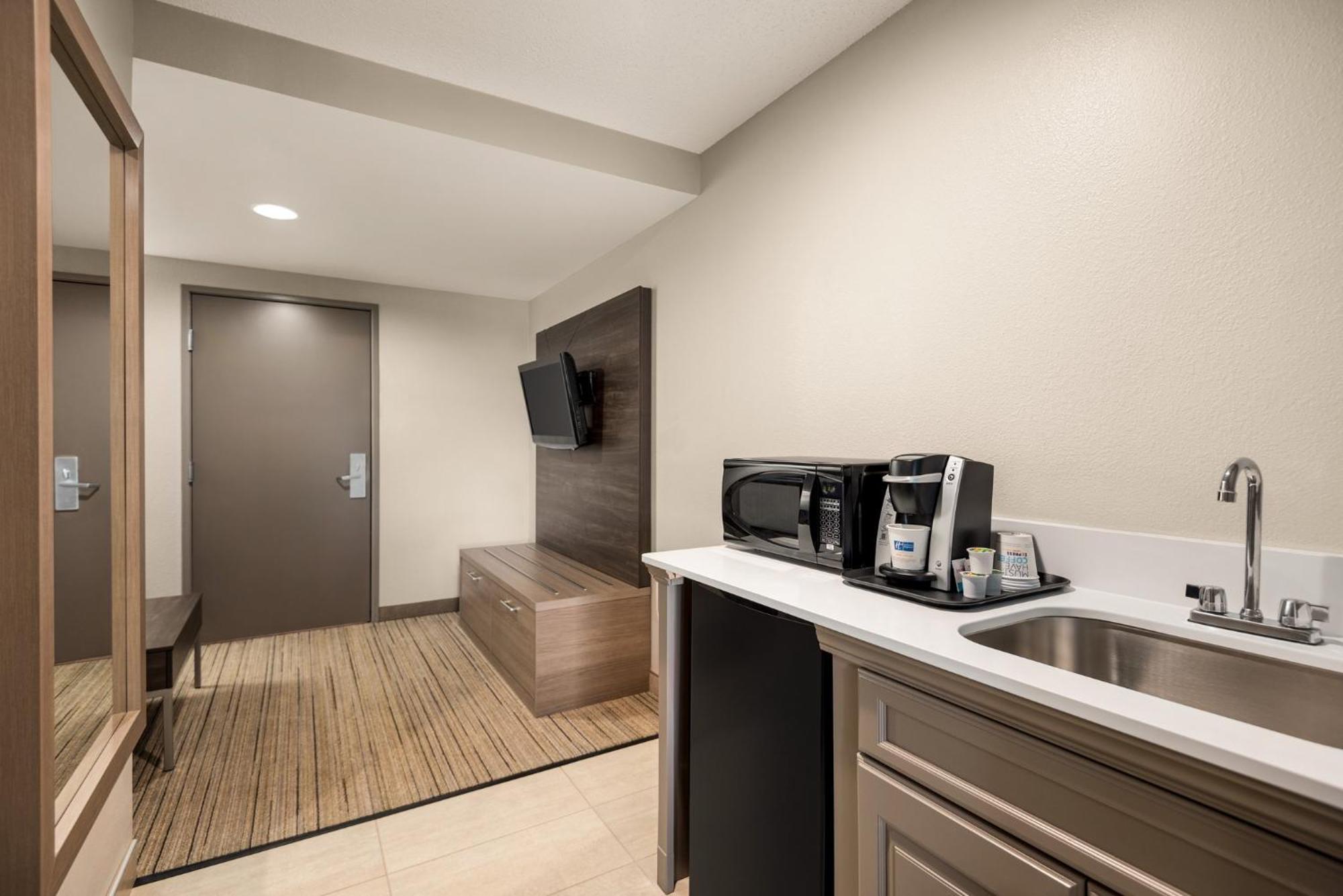 Holiday Inn Express Hotel & Suites Fredericksburg By Ihg Екстер'єр фото