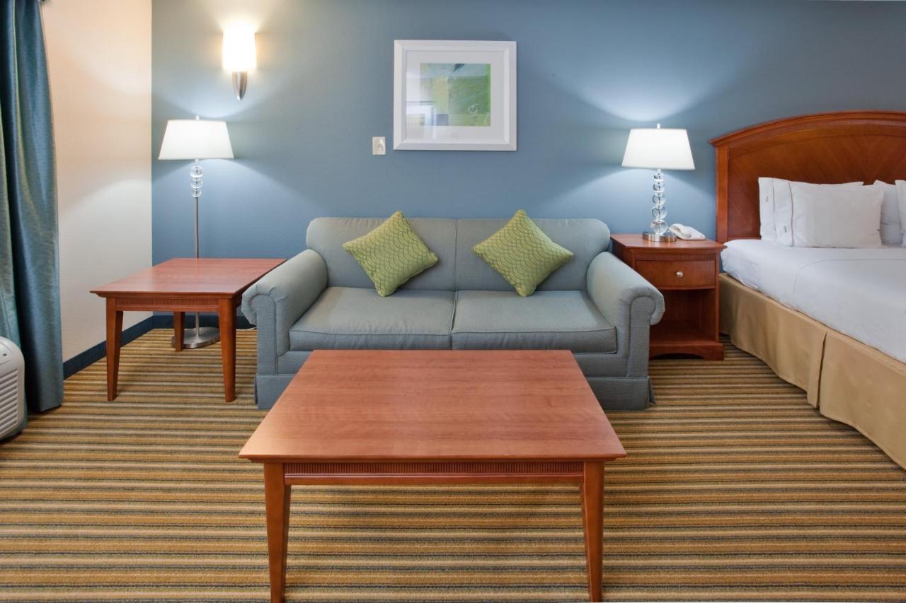 Holiday Inn Express Hotel & Suites Fredericksburg By Ihg Екстер'єр фото