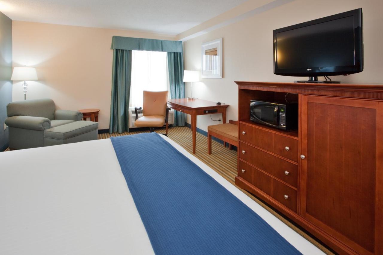 Holiday Inn Express Hotel & Suites Fredericksburg By Ihg Екстер'єр фото